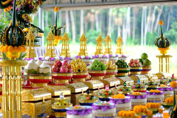 จัดบวงสรวง